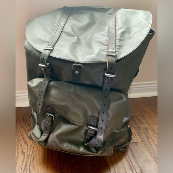 🔥HP🔥Vintage HIKING Back Pack with Leather Back and Shoulder Straps - Picture 2 of 15